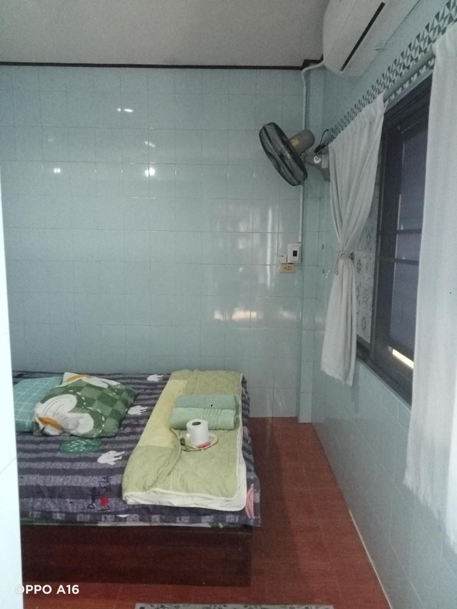 Np Guesthouse Trat Kültér fotó